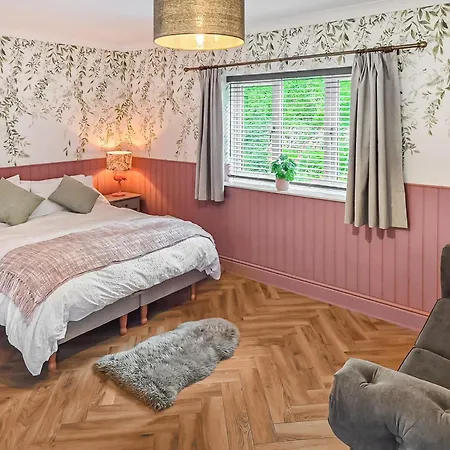 Holiday home Silent Springs *