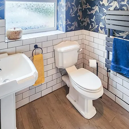 Silent Springs Holiday home